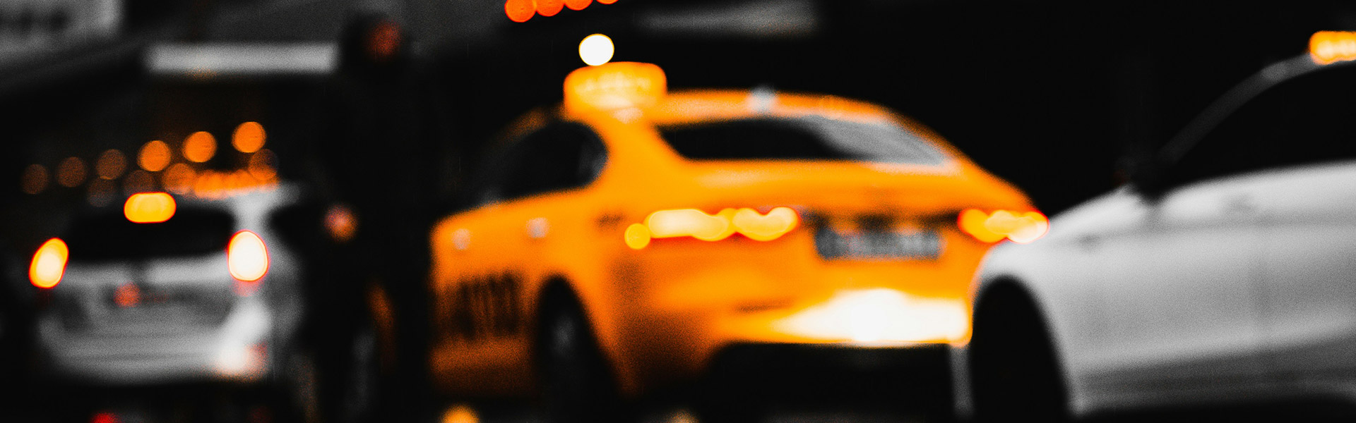 Buchen Sie Ihren Flughafentransfer in Wien mit flughafentaxi.info für zuverlässigen, komfortablen und pünktlichen Service, der stressfreies Reisen garantiert.